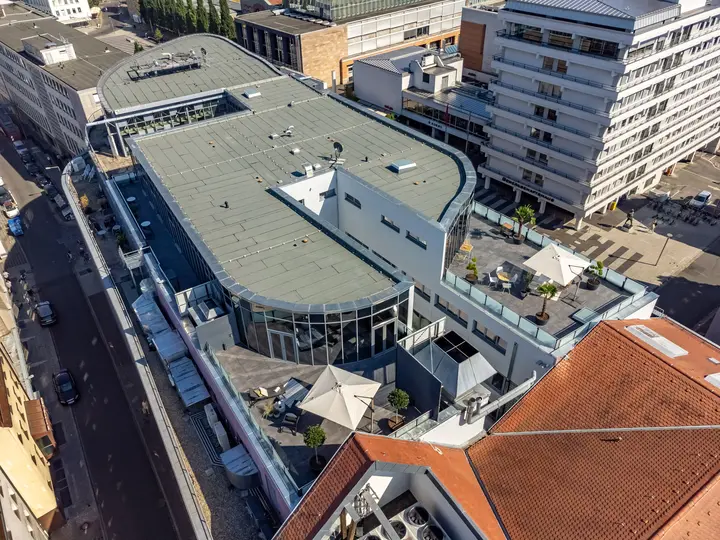 Luftbild eines Penthouse mit Dachterrassen in der Innenstadt